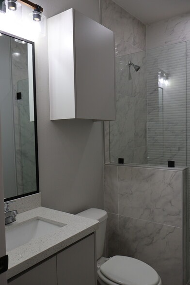 spare bathroom - 1005 Hidden Hills St