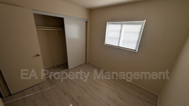 Building Photo - 812 Chelwood Park Blvd NE