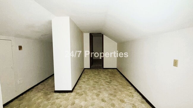 Building Photo - Sprawling 5 BD | 3 BA with Basement - Gresham