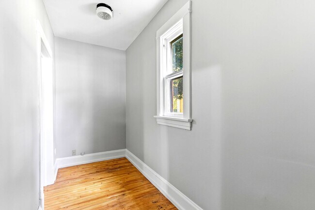 Building Photo - 884 Iglehart Ave