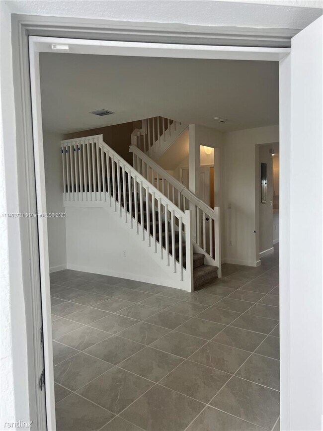 Building Photo - 3 br, 2.5 bath House - 16305 SW 292nd St