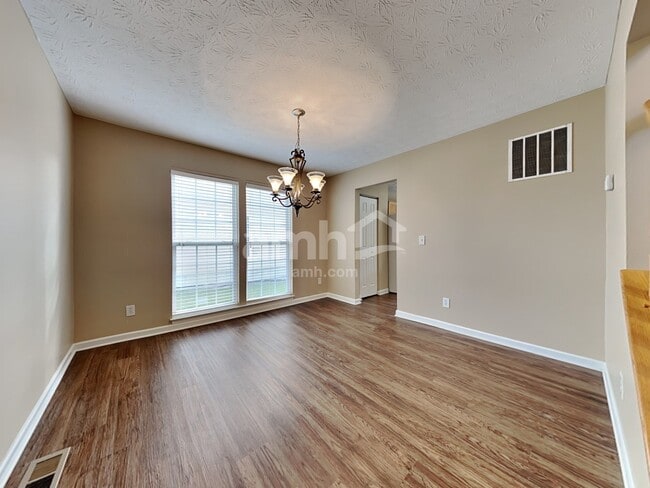 Building Photo - 233 Bannock Dr