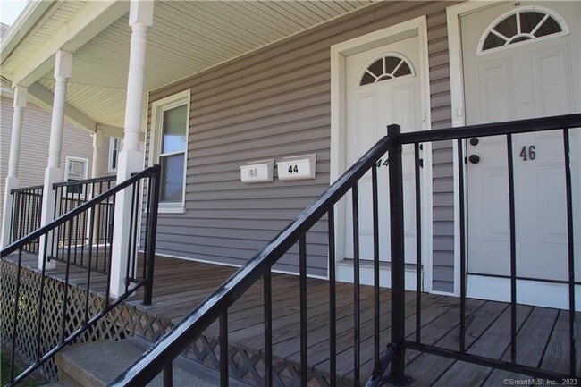 Building Photo - 44 Oak Ave