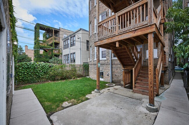 Building Photo - 6330 N Rockwell St