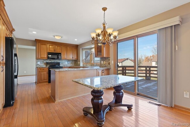 Building Photo - 37701 Fleetwood Dr