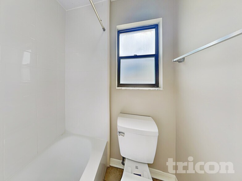 Building Photo - 670 Roger Sherman St
