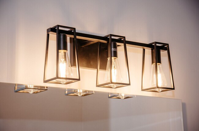 Building Photo - 253 E Main St