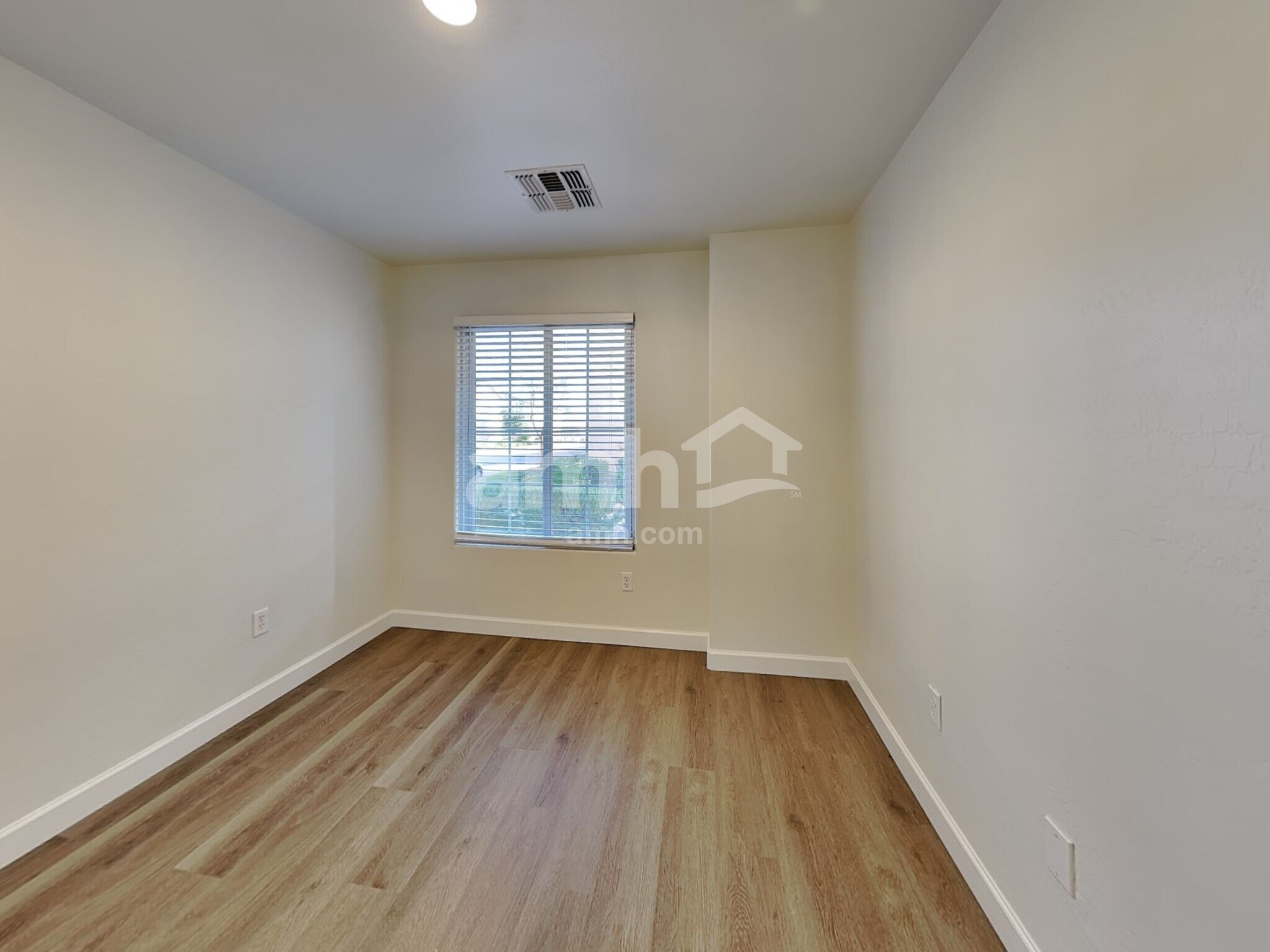 Building Photo - 881 S Storment Ln