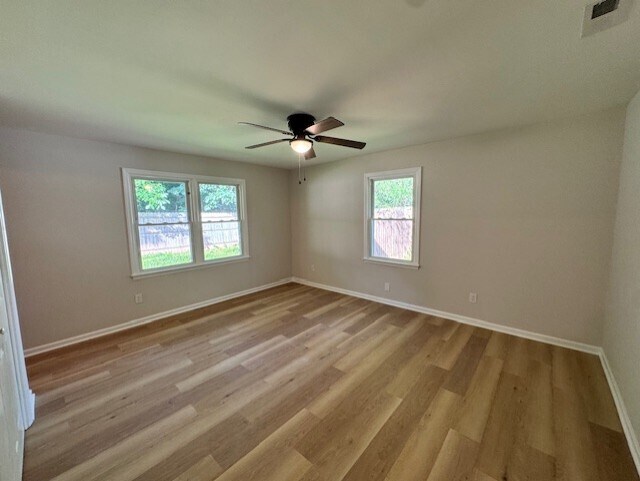Building Photo - 823 Elmira Ave