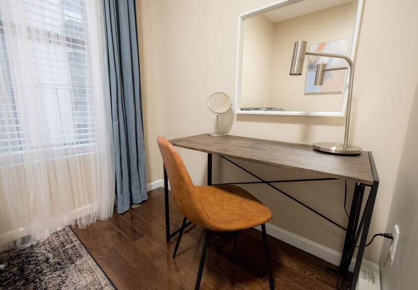 Building Photo - 5 W 101st St