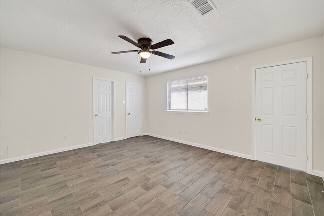 Primary Photo - 20119 Telegraph Square Ln