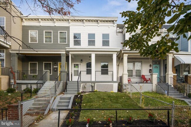 Building Photo - 1411 Montello Ave NE