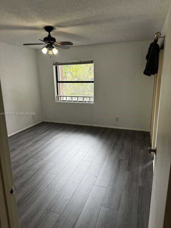 Building Photo - 9999 Summerbreeze Dr