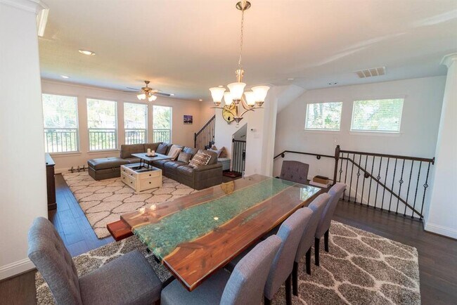 Building Photo - 9926 Spring Shadows Park Cir