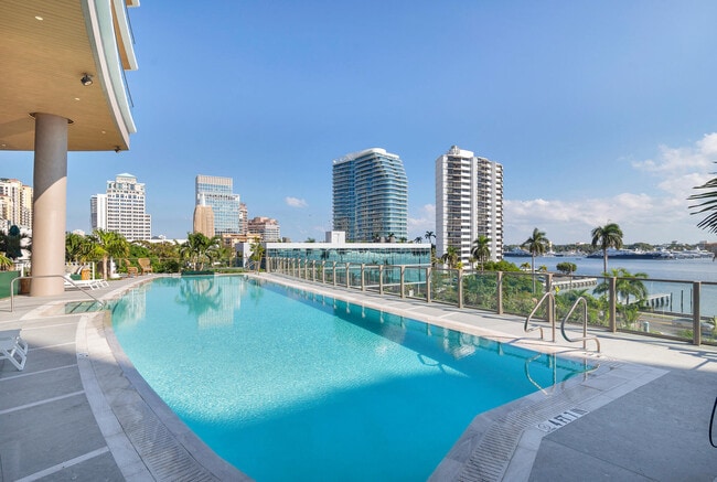 Building Photo - 1333 S Flagler Dr