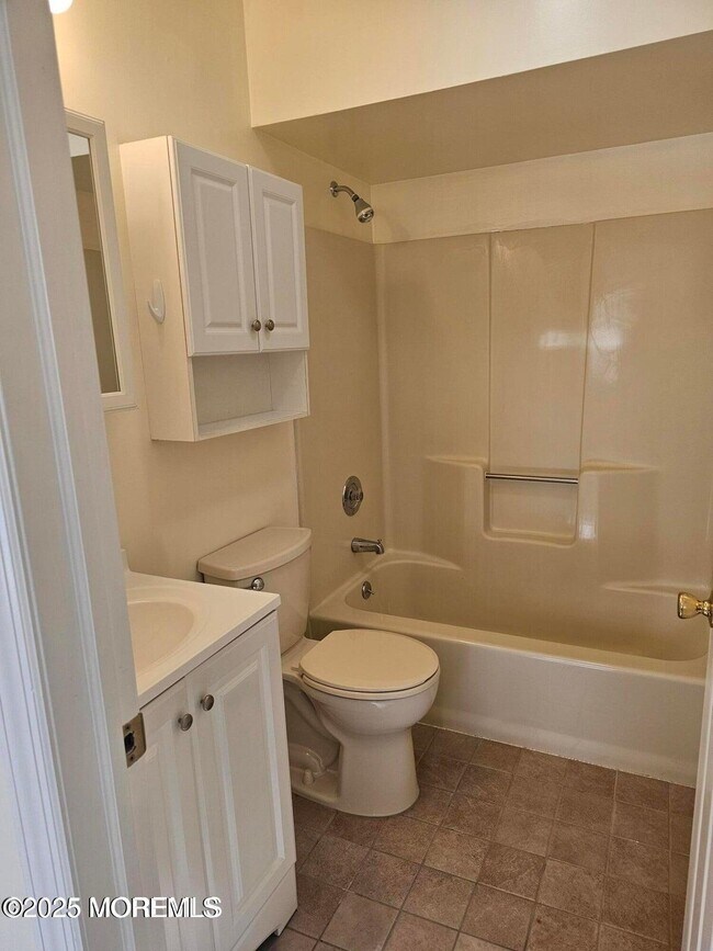 Building Photo - 290 US-9