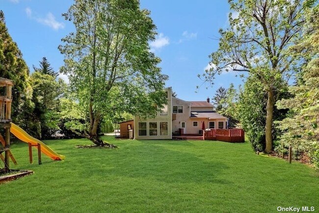 Building Photo - 2 Castle Ct