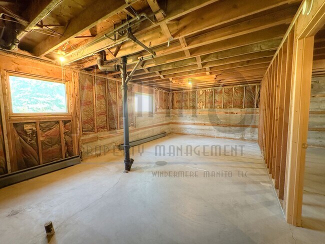 Building Photo - South Hill Red Brick Rancher