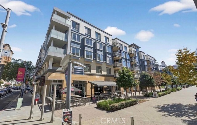 Building Photo - 150 The Promenade N