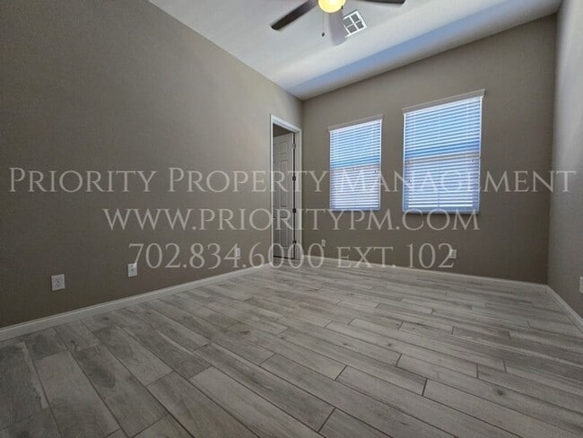 Building Photo - 738 Briar Knoll Dr