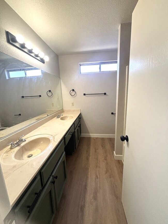 Building Photo - Beautiful House Available Now!!!
