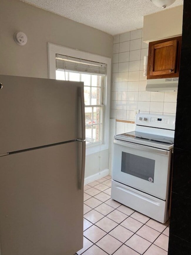 Building Photo - FREE 1ST MONTH RENT Studio Condo on Lake Howell With Boat Launch Lake Access & Pool!