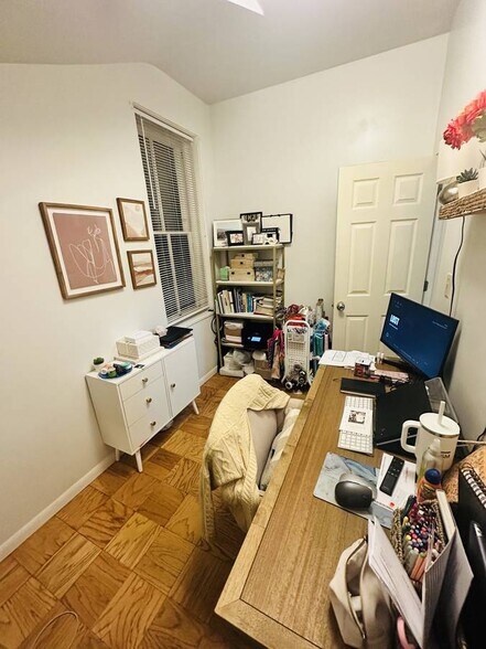 office or 3rd bedroom! - 1031 W Wolfram St