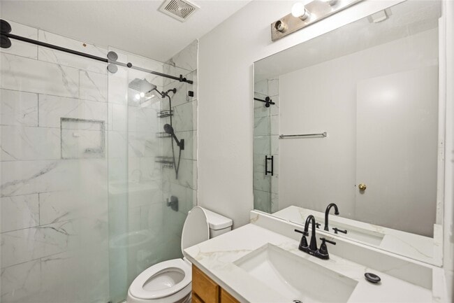Building Photo - 422 Laurel Pine Dr