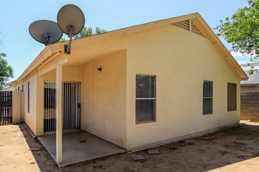 Building Photo - 8864 W Morningside Dr