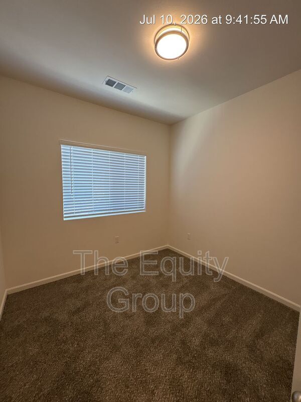 Building Photo - 735 S Pinkham St