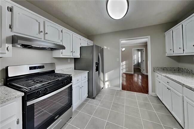 Building Photo - 4505 Laurie Ln SW