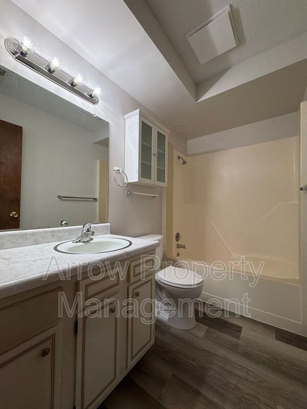 Building Photo - 3831 S 46th St