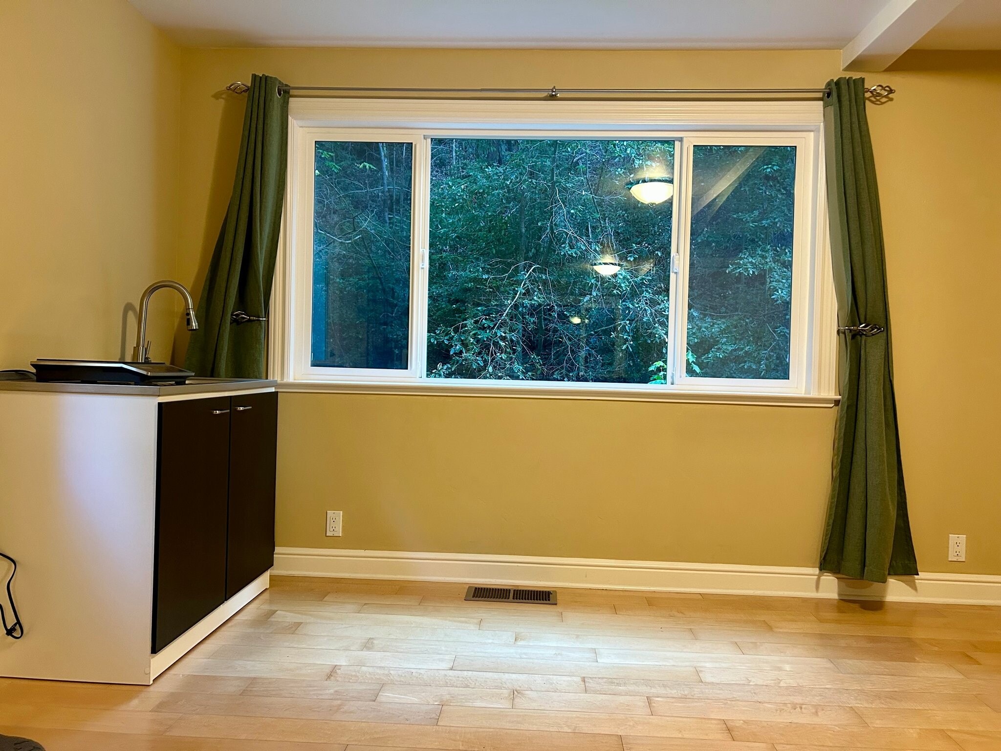 Building Photo - 435 Hubbard Gulch Rd