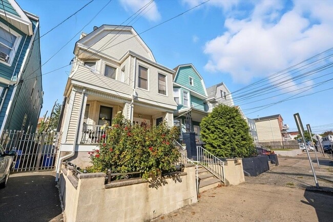 Building Photo - 73 Winfield Ave