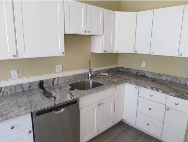 Building Photo - 15 Atherton St