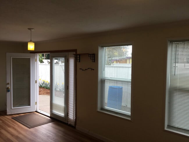 Building Photo - 2 Bedroom House in Whiteaker Area