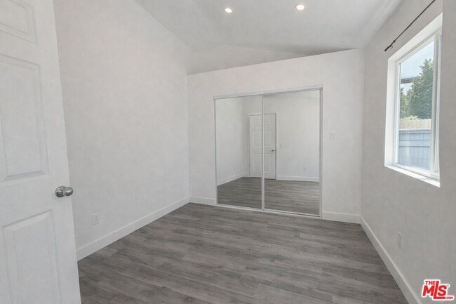 Building Photo - 1170 S Beverwil Dr