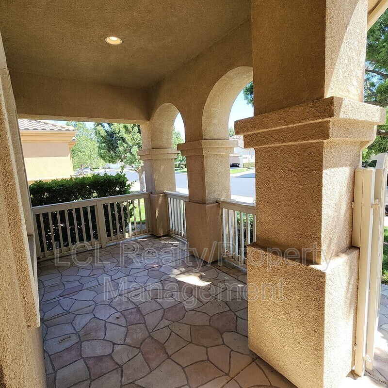 Building Photo - 28650 Shady Brook Dr