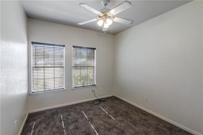 Building Photo - 105 Bluejay Cove