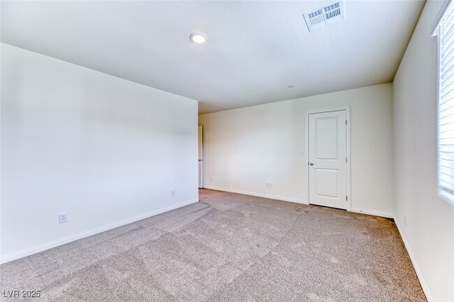 Building Photo - 12740 Feathersong