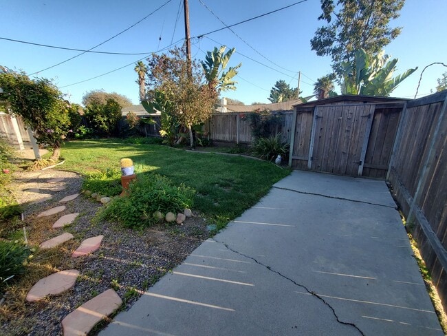Building Photo - Wonderful Mid Century Home available for lease