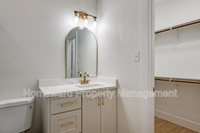 Building Photo - 827 Stamps Ave