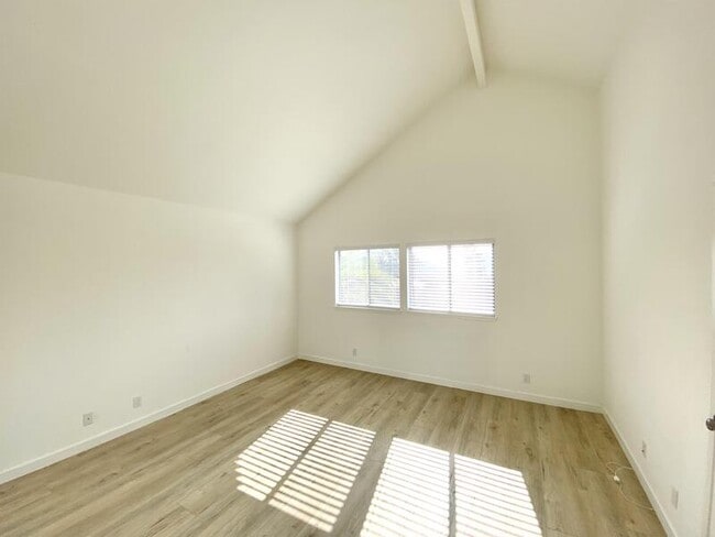 Building Photo - 1847 Lotus Ct