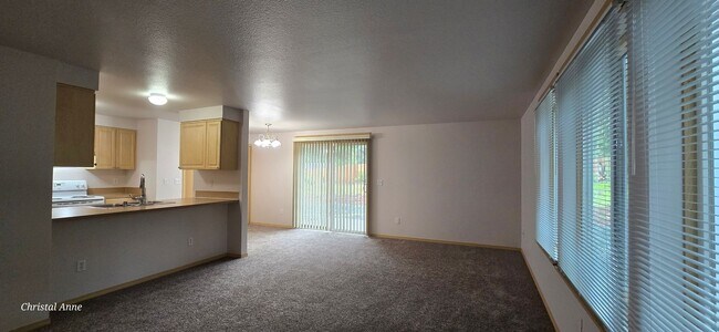 Building Photo - 3 Bedroom 2 bath in Lake Limerick