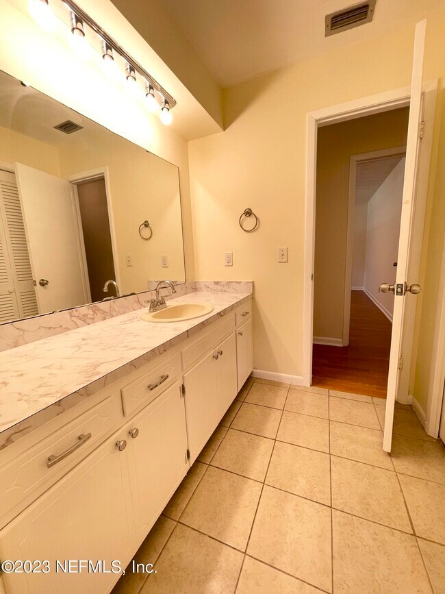 Building Photo - 5391 Golf Course Dr