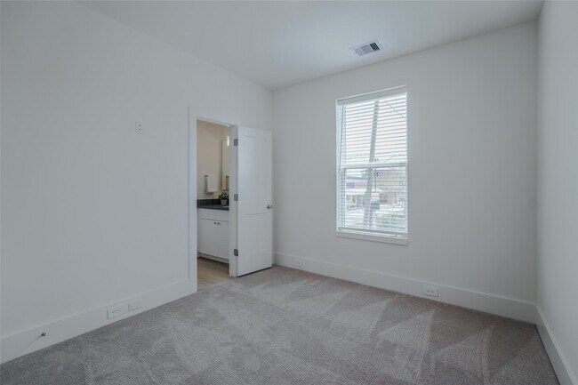 Building Photo - 862 Paul Quinn St