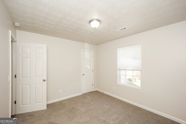 Building Photo - 1479 Steam Engine Way NE