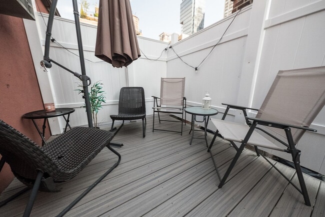 Building Photo - 324 E 75th St