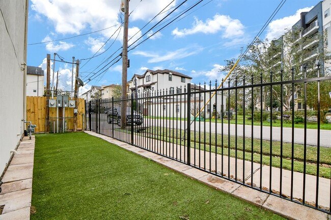 Building Photo - 6500 Calder St