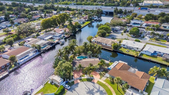 Building Photo - 1600 N 28th Ct